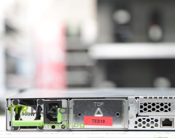 обновен Fujitsu Primergy RX200 S8 Rack Mount 1U сървър втора употреба