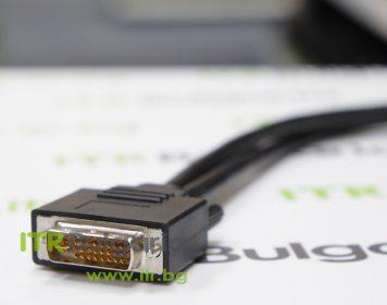 Mixed major brands DVI-I to 1xVGA 1xDVI-D